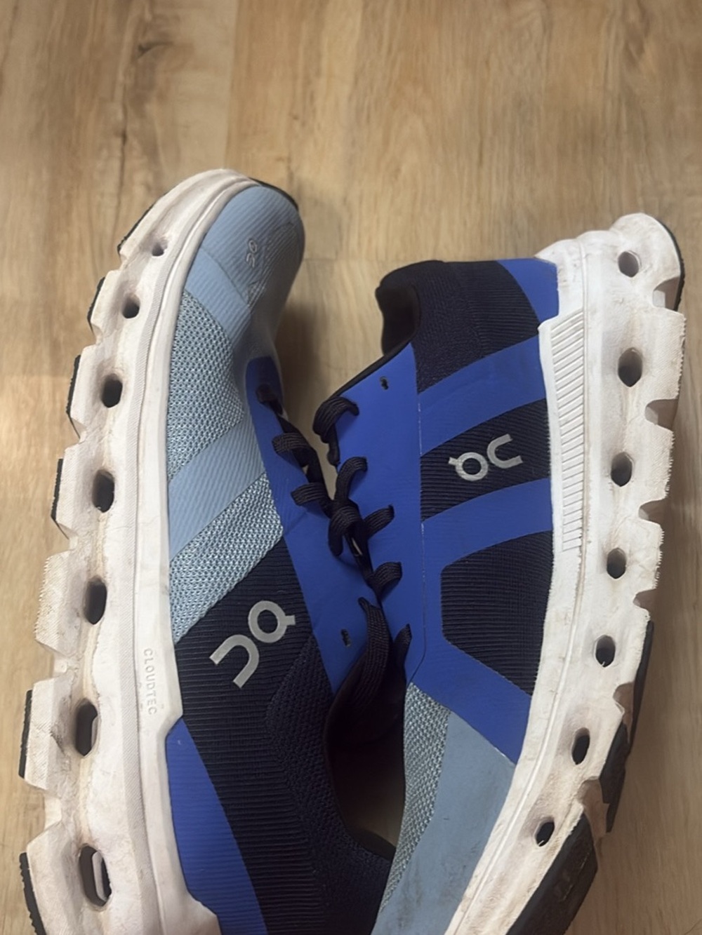 On Running womens cloud runner Sneakers